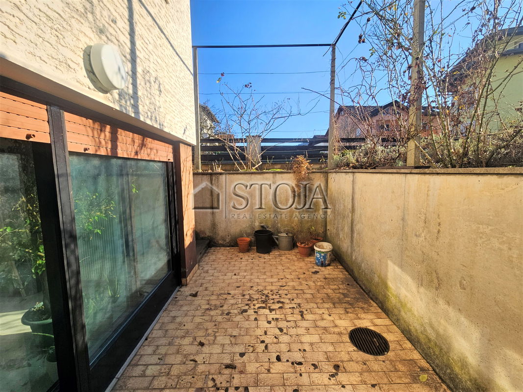 Lokacija: Ljubljana mesto, Šiška, Gunclje
