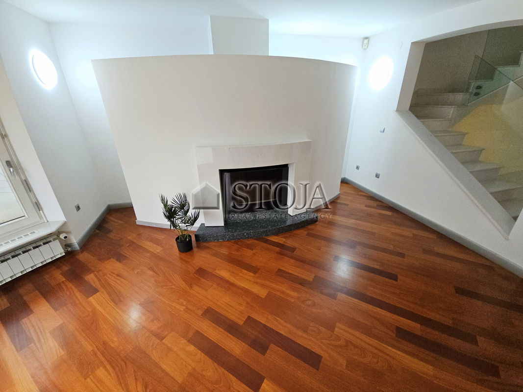 Location: Ljubljana City, Šiška, Šmartno pod Šmarno goro