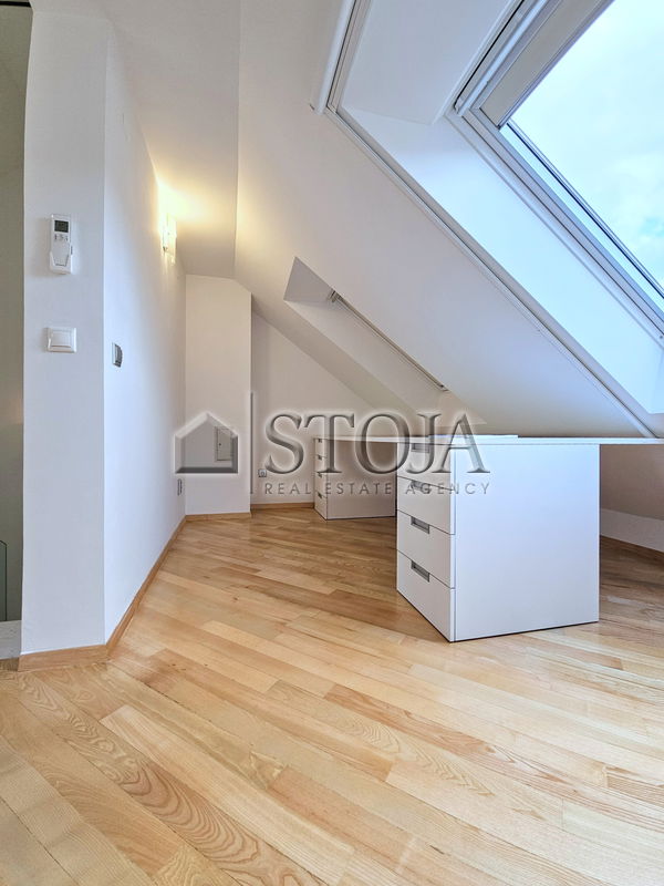 Location: Ljubljana City, Šiška, Šmartno pod Šmarno goro