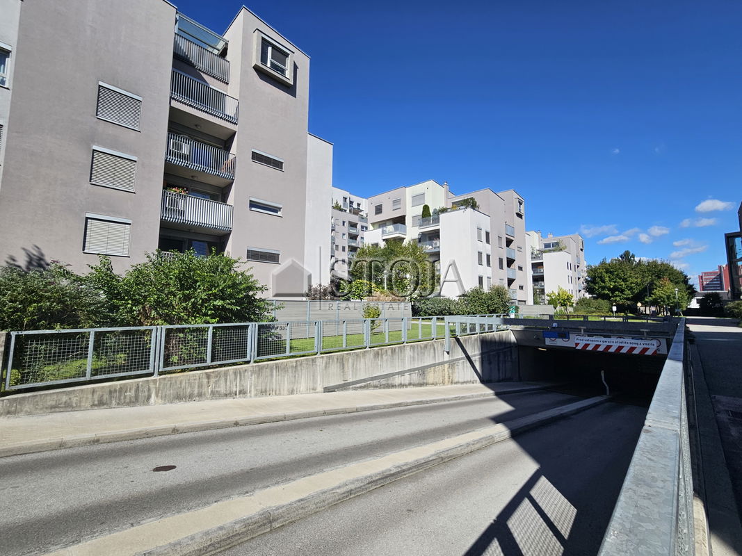 Lokacija: Ljubljana mesto, Moste-Polje, Zelena jama