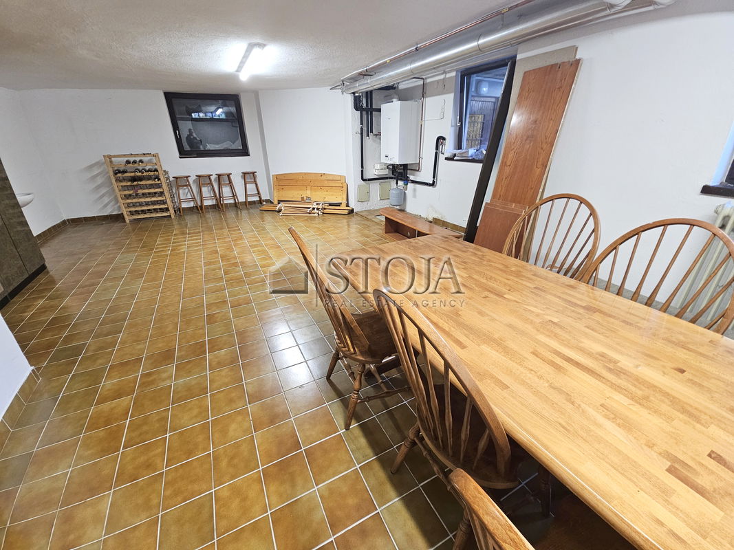 Lokacija: Ljubljana mesto, Šiška, Tacen