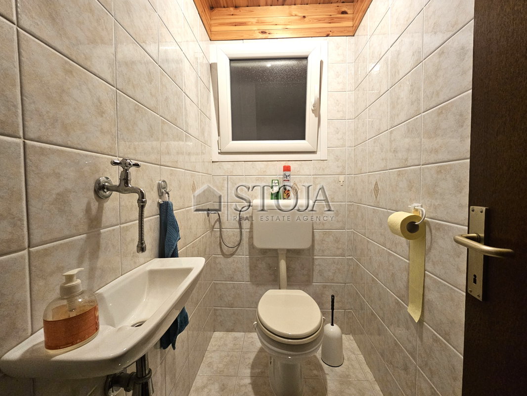 Lokacija: Obalno - kraška, Koper, Hrvatini