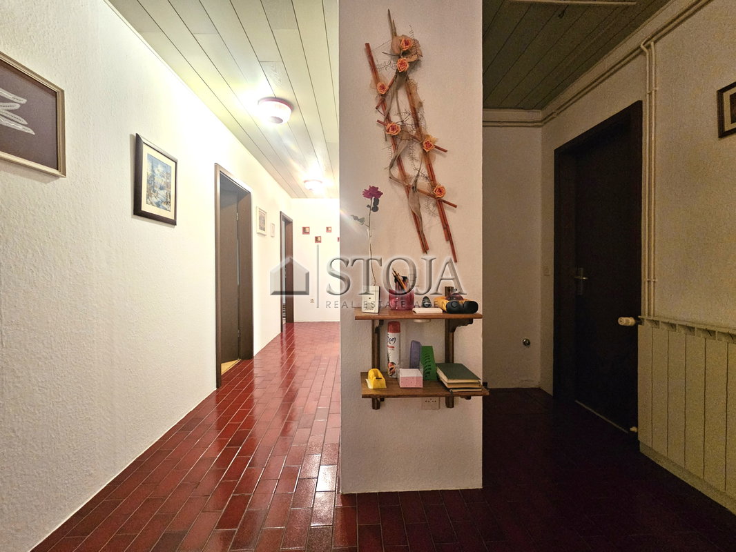 Lokacija: Obalno - kraška, Koper, Hrvatini