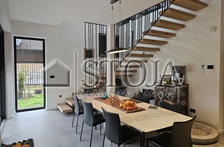 Location: Ljubljana City, Vič-Rudnik, Vrhovci