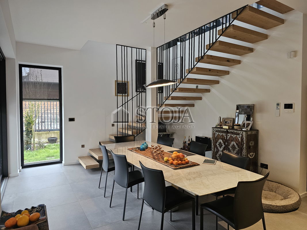 Location: Ljubljana City, Vič-Rudnik, Vrhovci