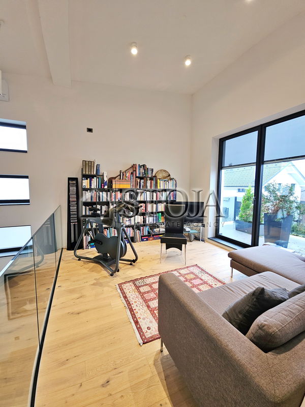 Location: Ljubljana City, Vič-Rudnik, Vrhovci