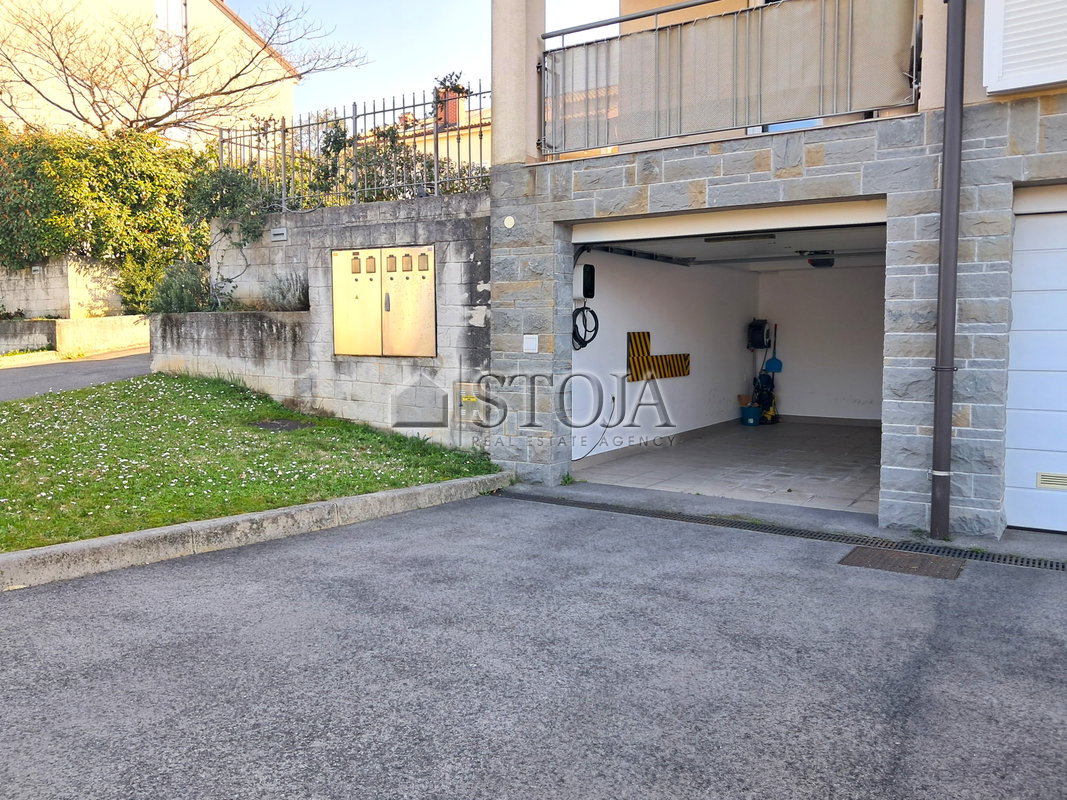 Lokacija: Obalno - kraška, Koper, Kolomban
