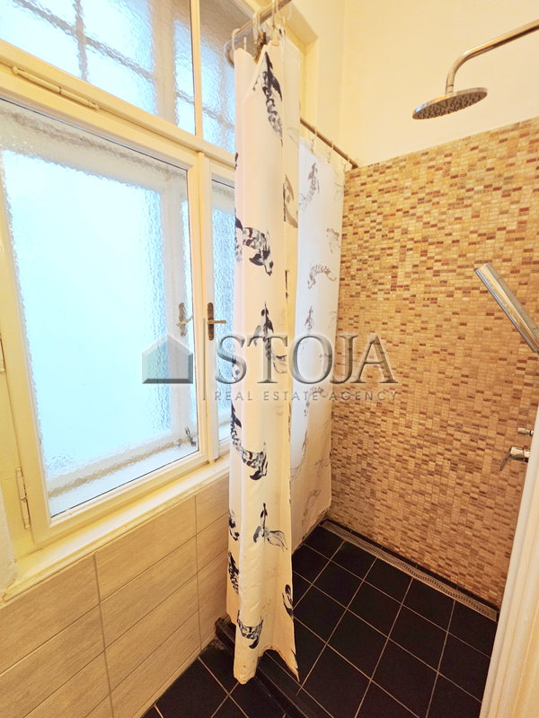 Location: Ljubljana mesto, Center, Center