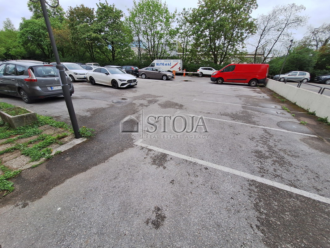 Lokacija: Ljubljana mesto, Šiška, Dravlje