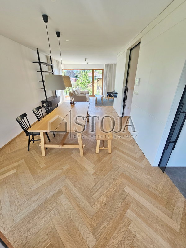 Lokacija: Ljubljana mesto, Vič-Rudnik, Rožna dolina