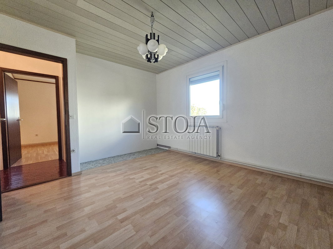 Lokacija: Obalno - kraška, Koper, Hrvatini