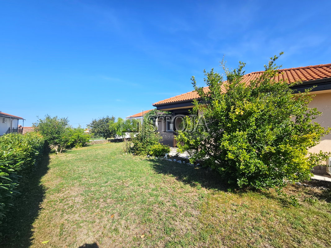 Lokacija: Obalno - kraška, Koper, Hrvatini