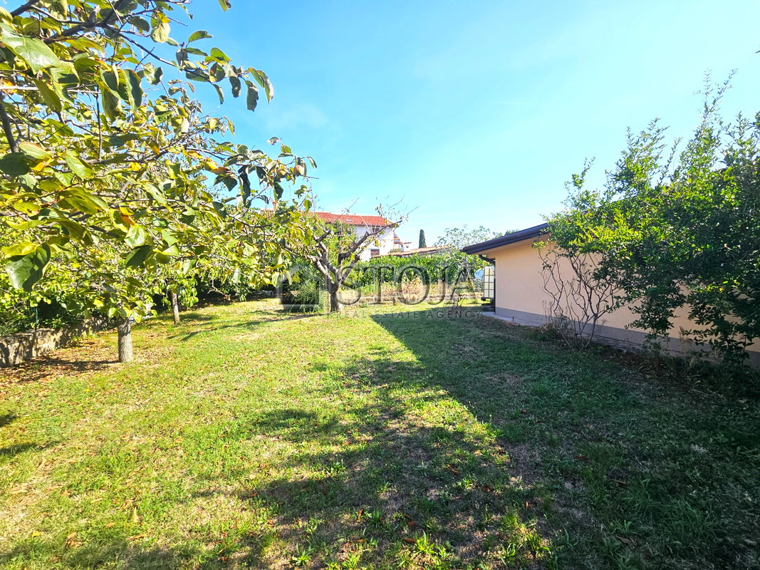 Lokacija: Obalno - kraška, Koper, Hrvatini
