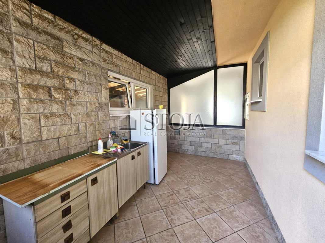 Lokacija: Obalno - kraška, Koper, Hrvatini