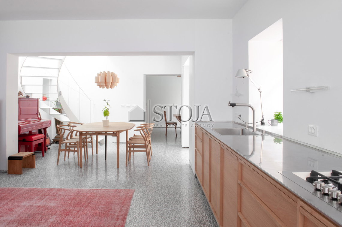 Location: Ljubljana mesto, Center, Prule