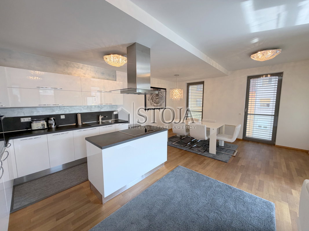 Lokacija: Ljubljana mesto, Center, Center