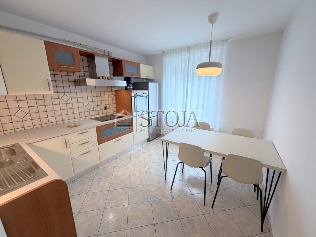 Lokacija: Ljubljana mesto, Bežigrad, Zupančičeva jama