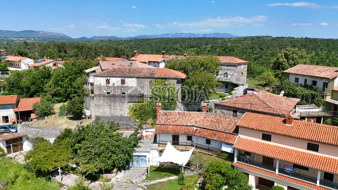 Lokacija: Obalno - kraška, Komen