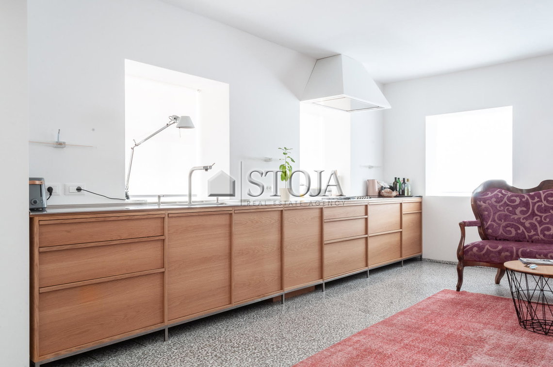 Location: Ljubljana mesto, Center, Prule