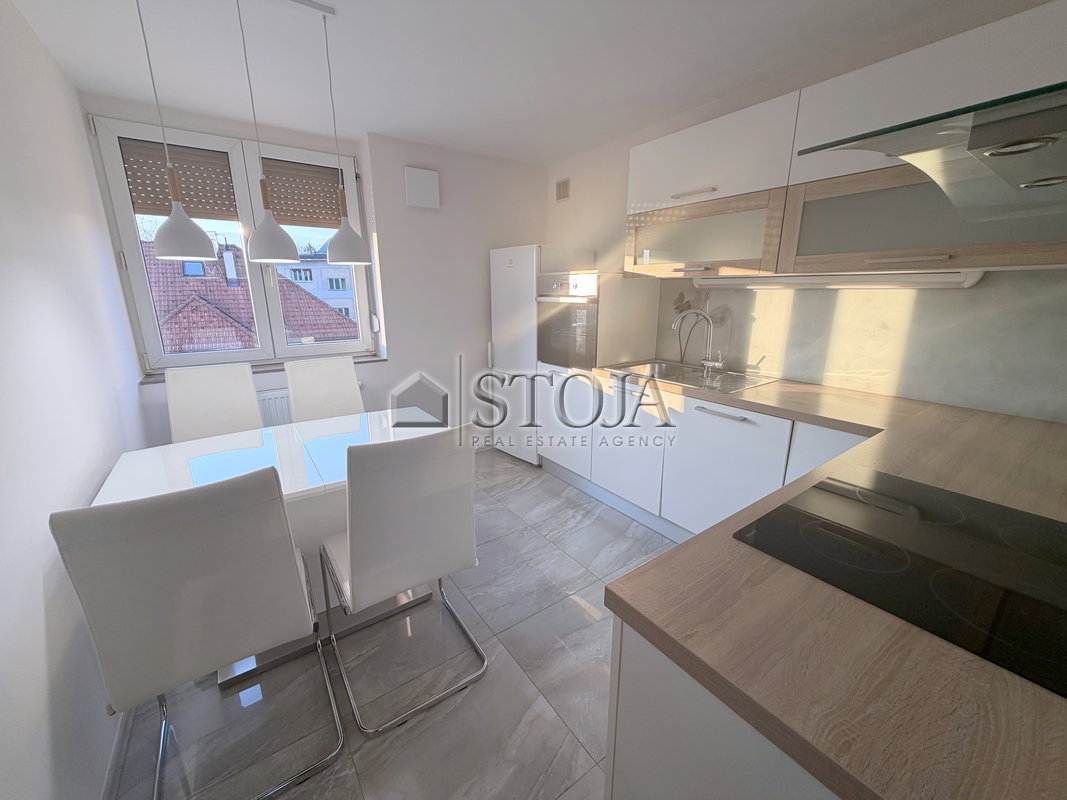 Lokacija: Ljubljana mesto, Center, Prule