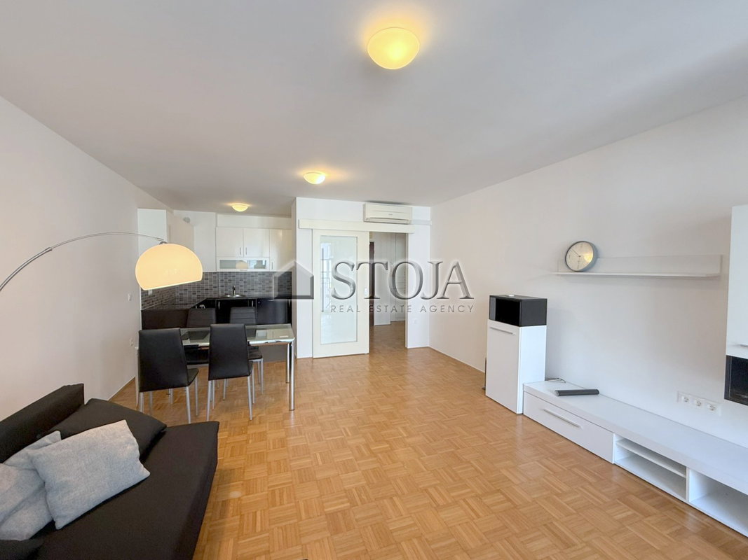 Location: Ljubljana mesto, Center, Center