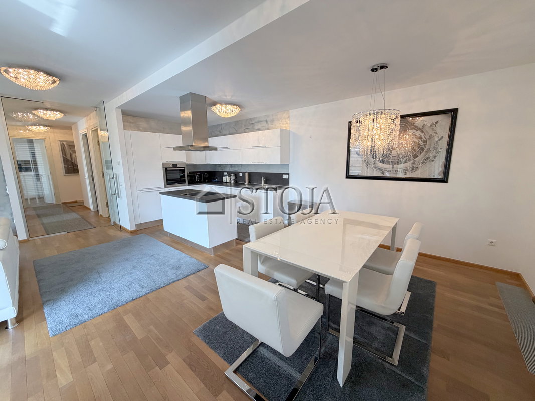 Lokacija: Ljubljana mesto, Center, Center