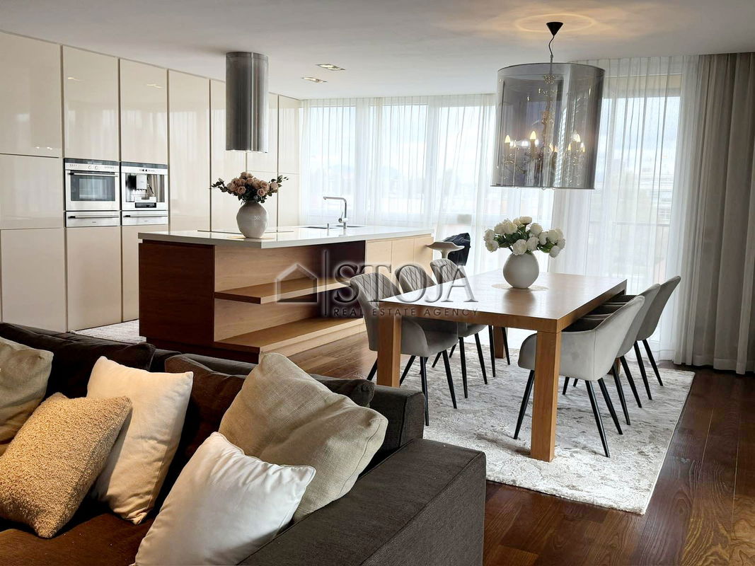 Lokacija: Ljubljana mesto, Center, Center