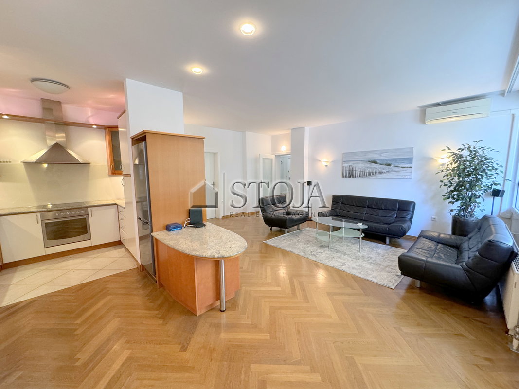 Lokacija: Ljubljana mesto, Center, Center