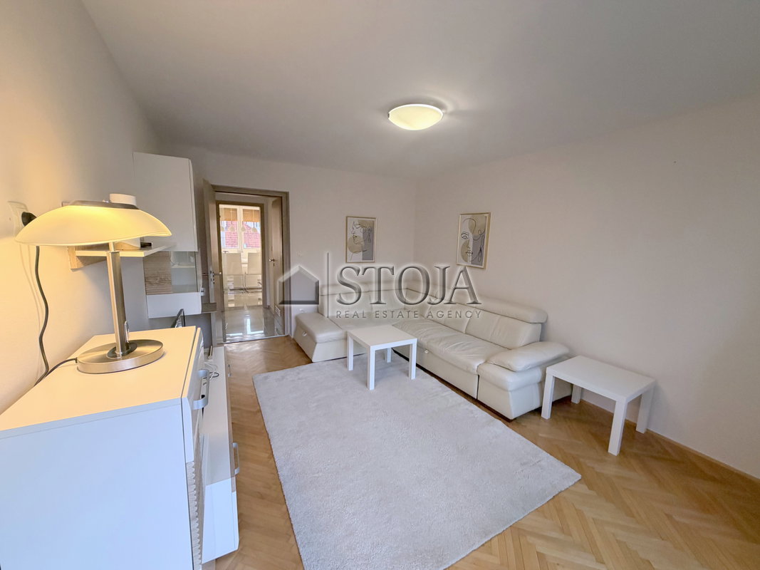 Lokacija: Ljubljana mesto, Center, Prule