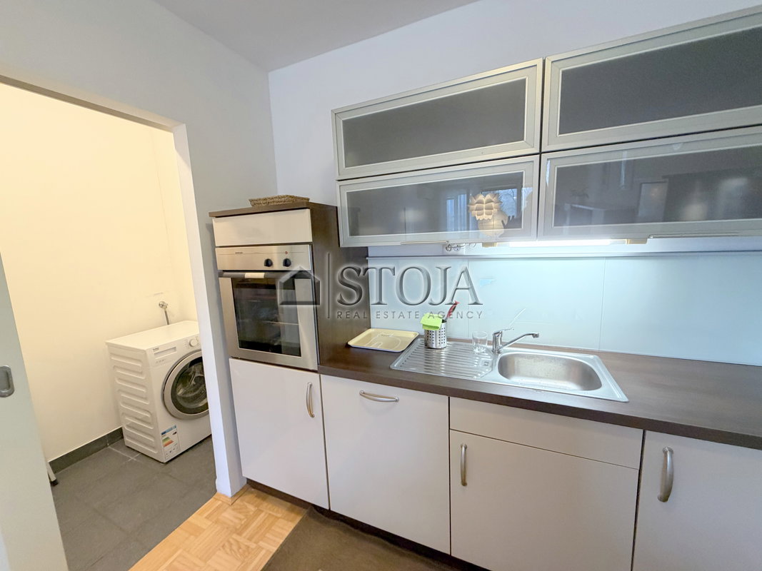 Location: Ljubljana mesto, Center, Center