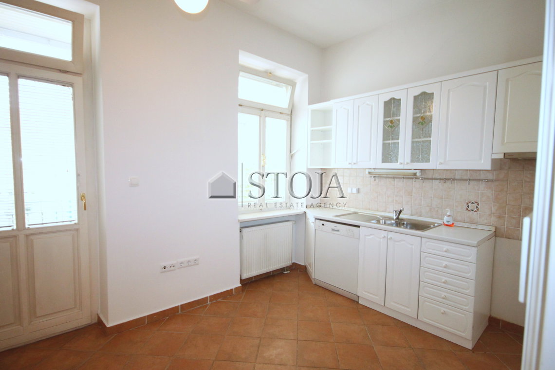 Location: Ljubljana mesto, Center, Center