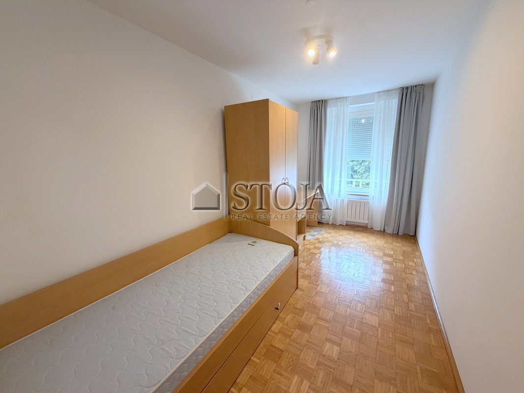 Lokacija: Ljubljana mesto, Bežigrad, Zupančičeva jama