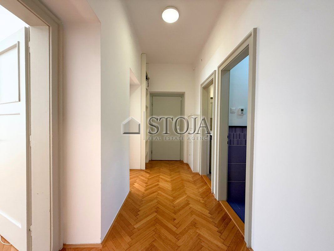 Lokacija: Ljubljana mesto, Center, Center