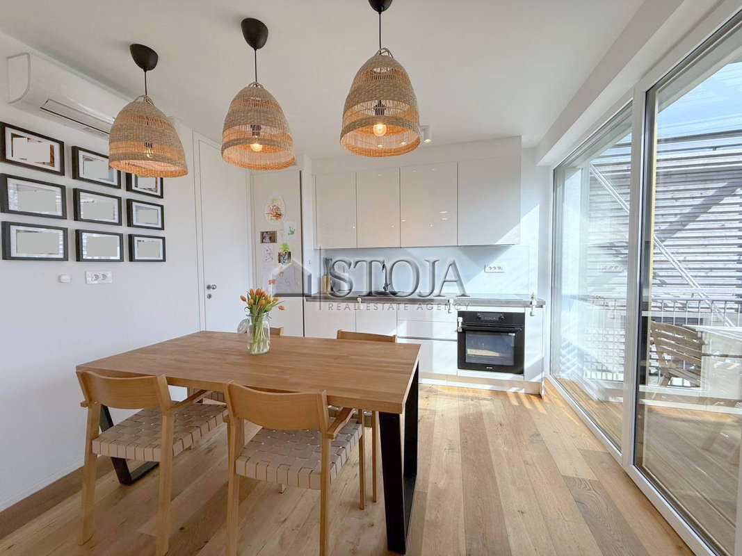 Lokacija: Ljubljana okolica, Grosuplje, Grosuplje