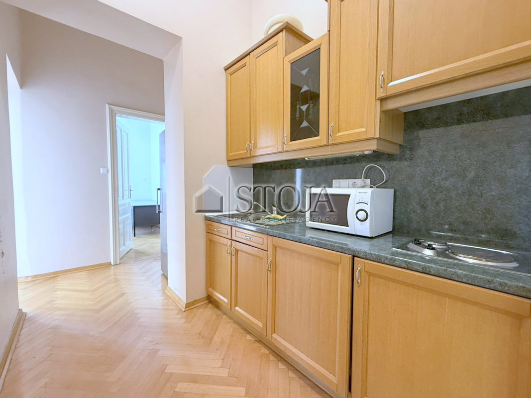 Lokacija: Ljubljana mesto, Center, Center