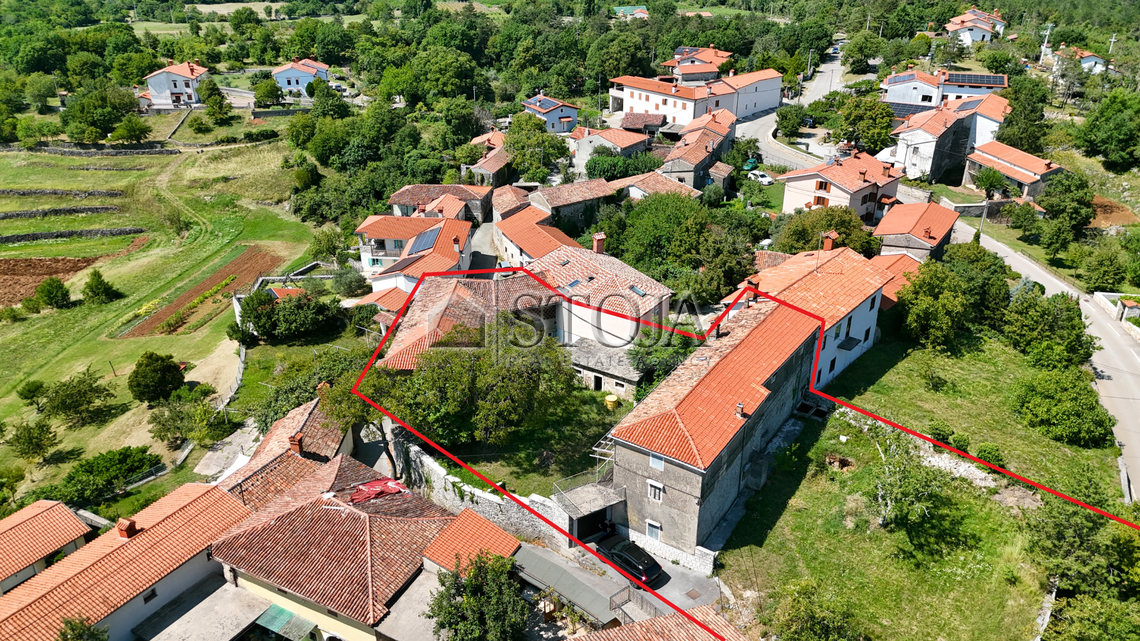 Lokacija: Obalno - kraška, Komen