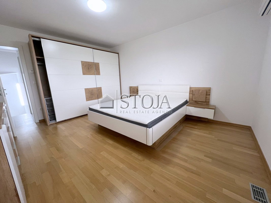 Lokacija: Ljubljana mesto, Šiška, Šentvid