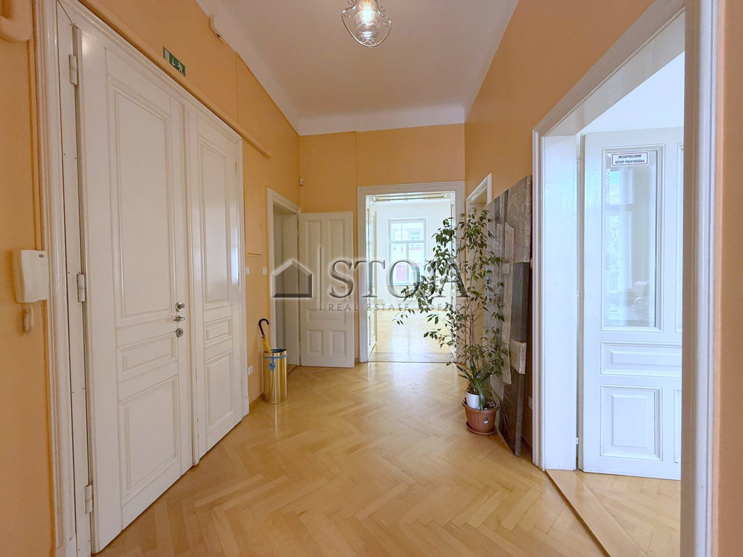 Lokacija: Ljubljana mesto, Center, Center