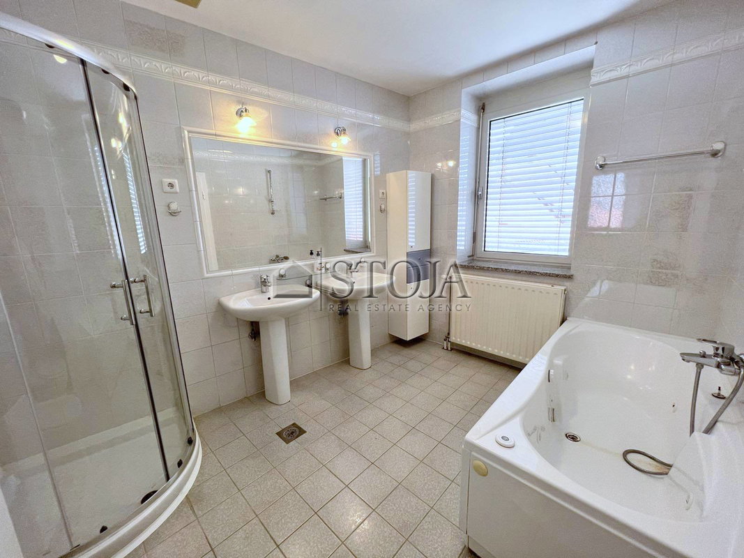 Lokacija: Ljubljana mesto, Center, Center