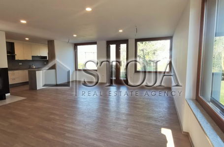 Lokacija: Ljubljana mesto, Šiška, Šmartno pod Šmarno goro