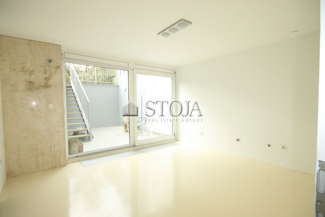 Location: Ljubljana City, Šiška, Mostec