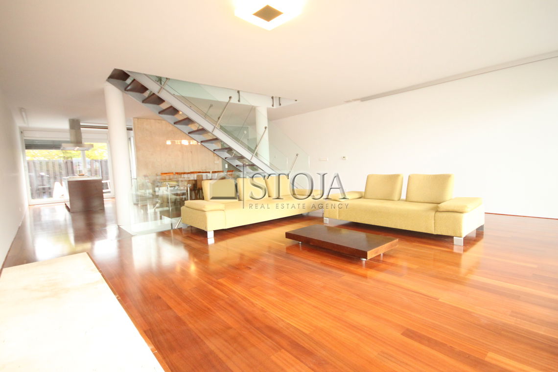Location: Ljubljana City, Šiška, Mostec