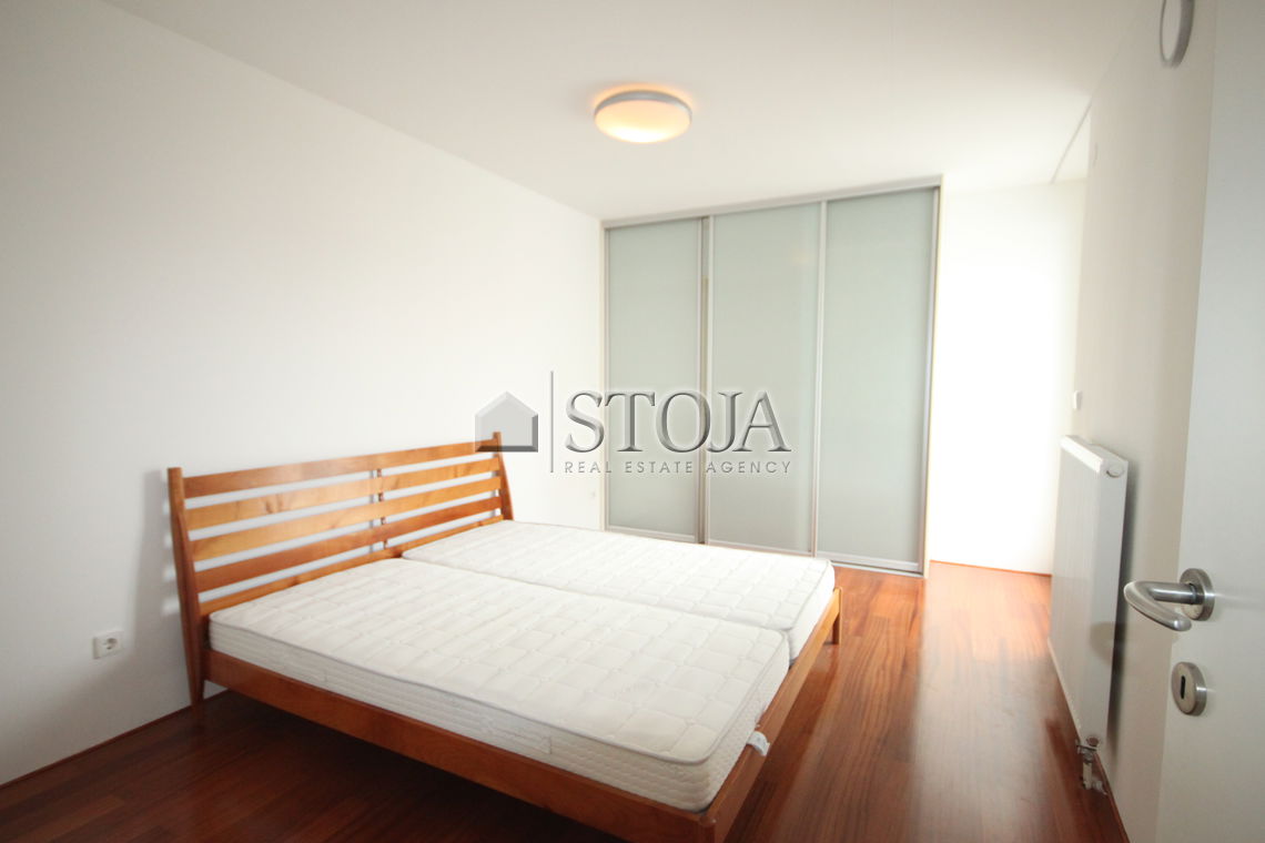 Location: Ljubljana City, Šiška, Mostec