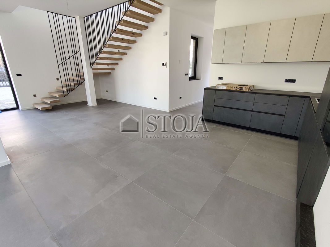 Location: Ljubljana City, Vič-Rudnik, Vrhovci