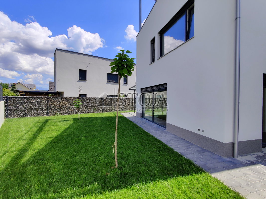 Location: Ljubljana mesto, Šiška, Šentvid