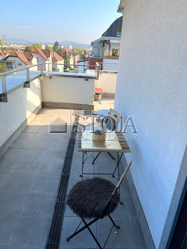 Lokacija: Ljubljana mesto, Moste-Polje, Zelena jama