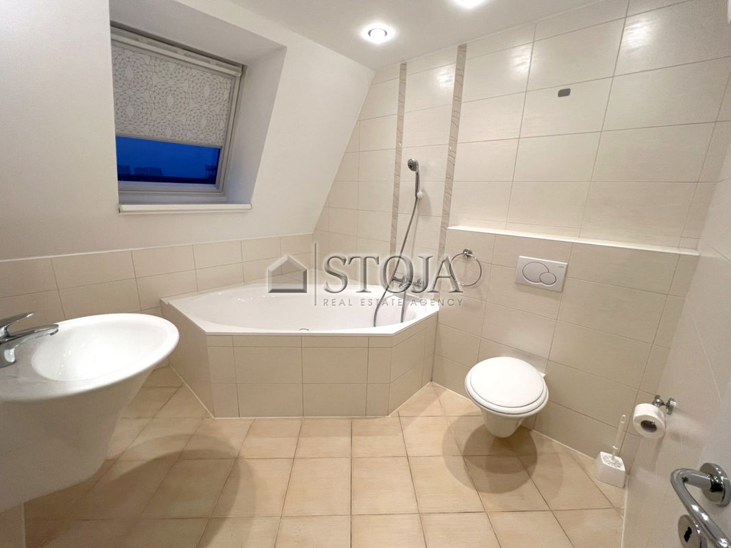 Lokacija: Ljubljana mesto, Moste-Polje, Zelena jama