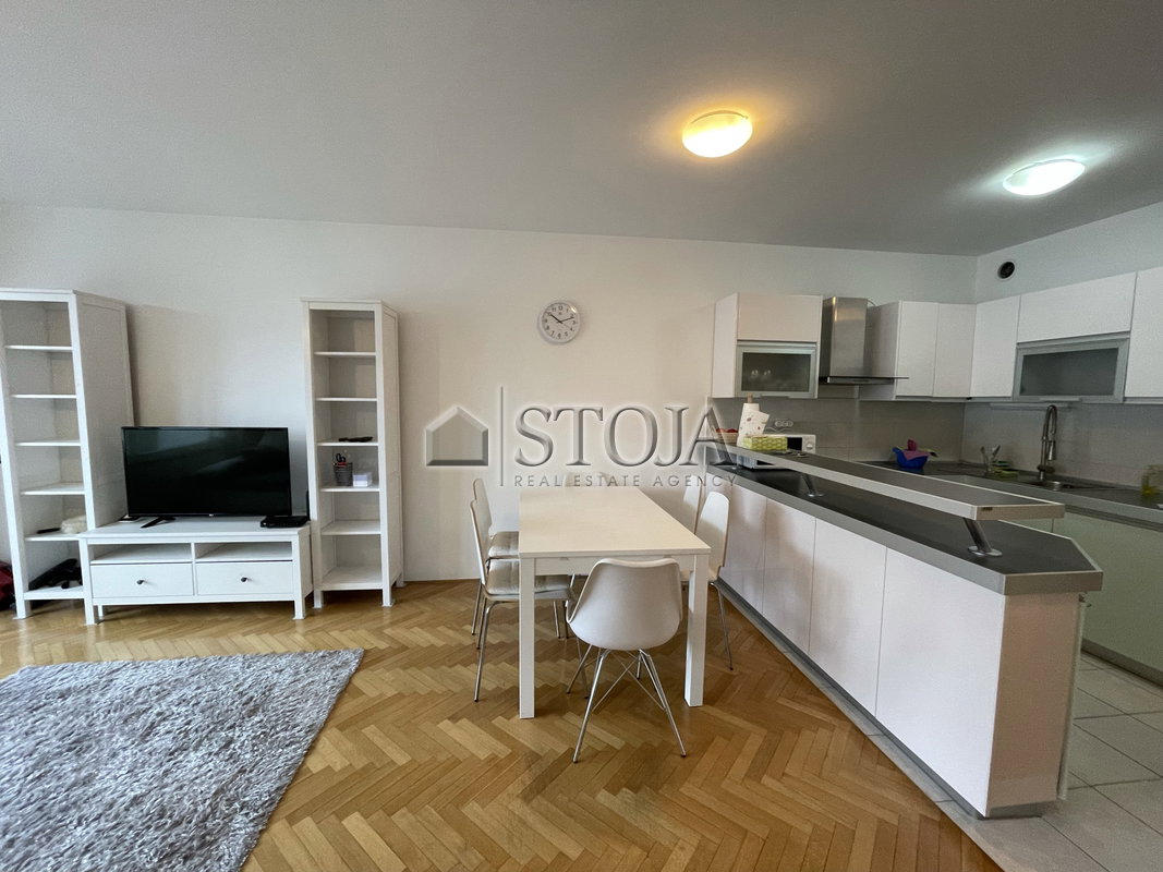 Lokacija: Ljubljana mesto, Center, Center