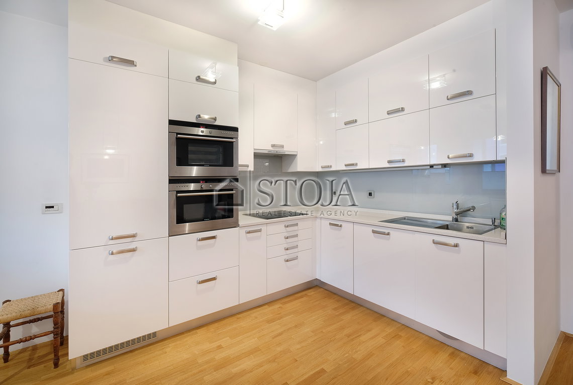 Lokacija: Ljubljana mesto, Bežigrad, Savsko naselje