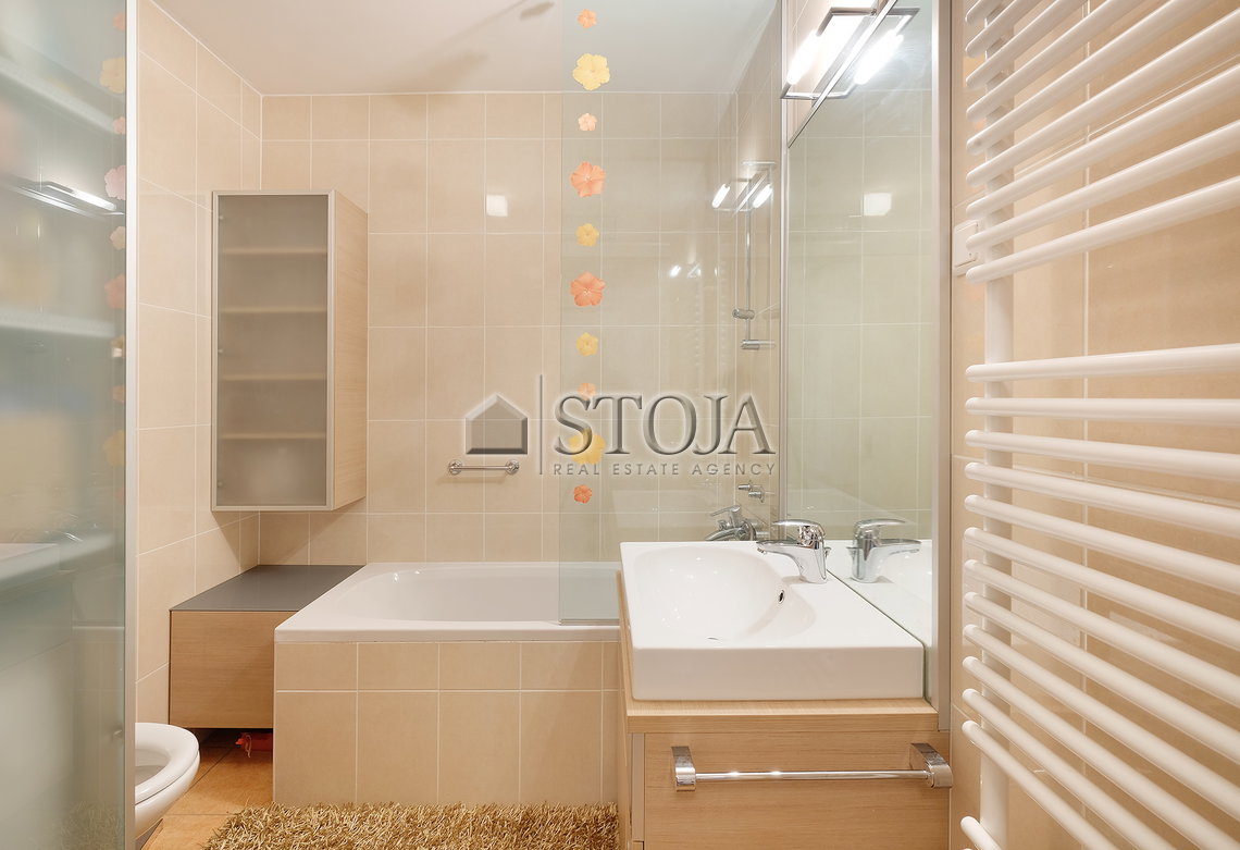 Lokacija: Ljubljana mesto, Bežigrad, Savsko naselje